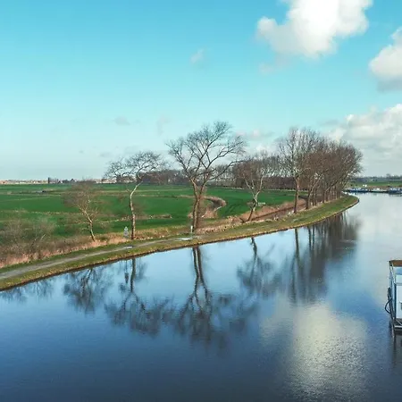 Bådhotel Homeboat Glamping 4*