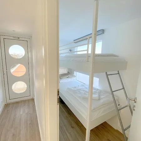 Homeboat Glamping 4* 니우포르트