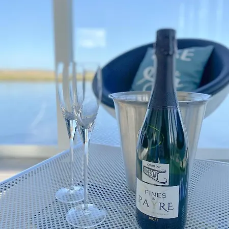 Πλωτό κατάλυμα Homeboat Glamping